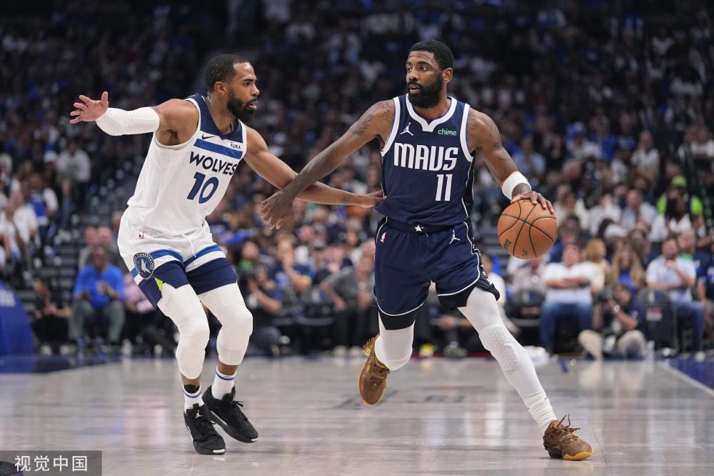 足球场上 足球场上