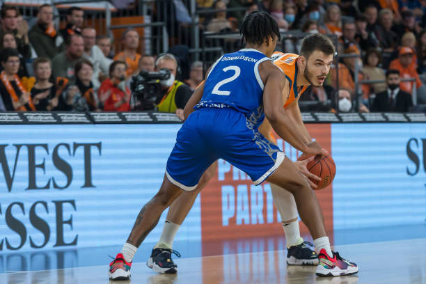 与浓眉分别 与浓眉分别